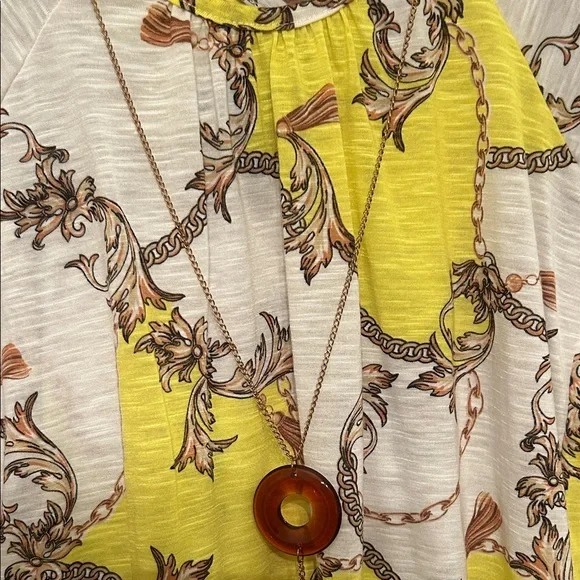 Goddess Short Sleeve Top with Yellow and Cream Pattern - Picture 2 of 5